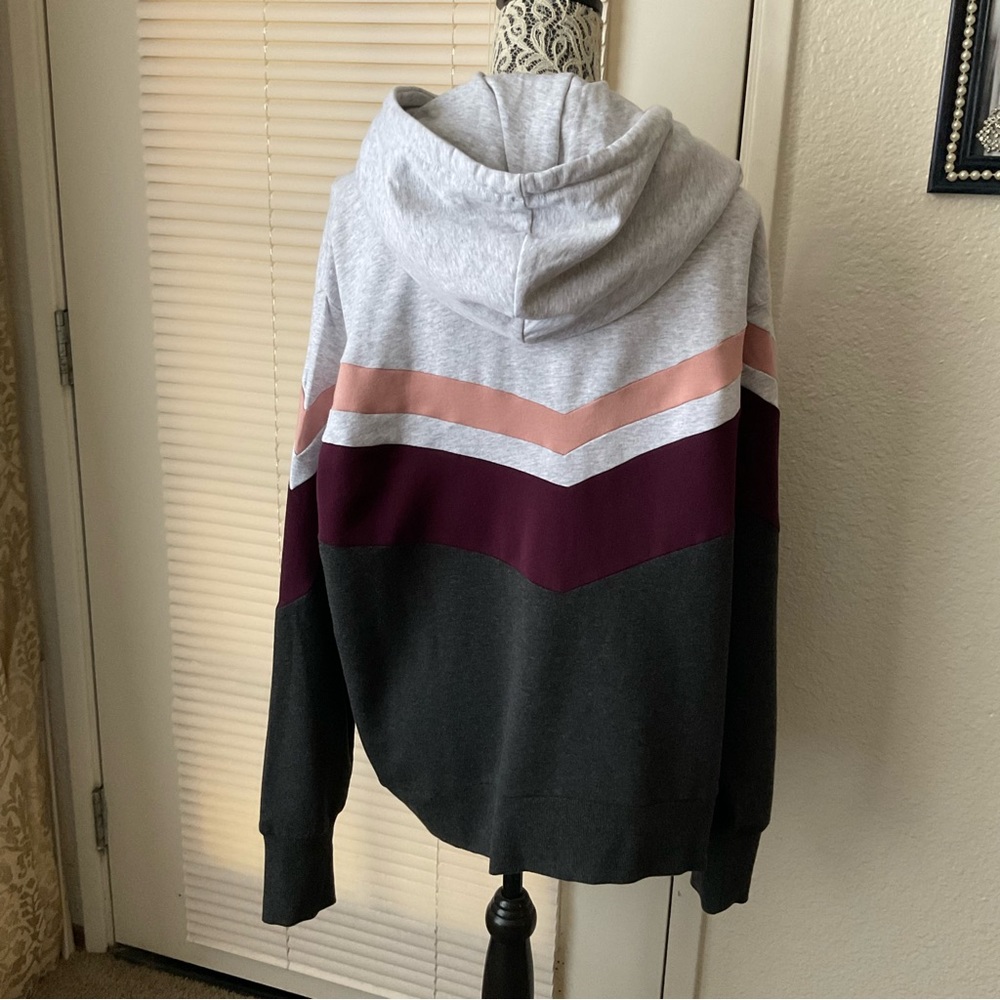 Betsey Johnson Performance Women's Hoodie Size 1X Gray and dark gray Chevron